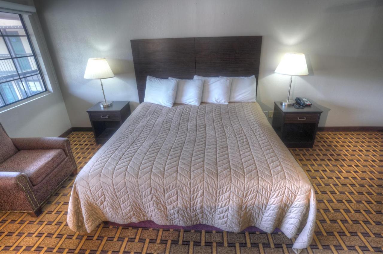 Amerivu & - - Downtown Motel