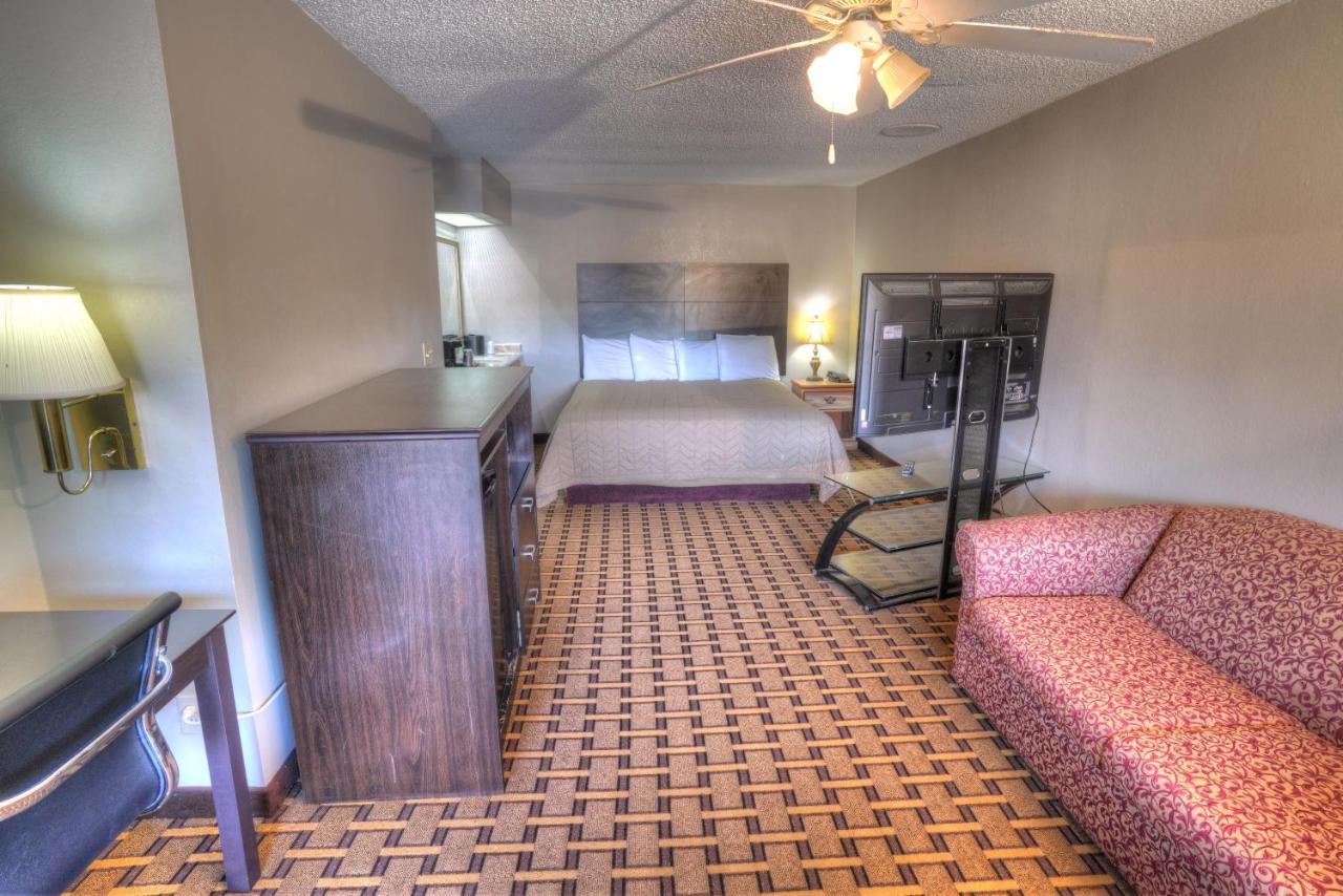 Motel Amerivu & - - Downtown Helen