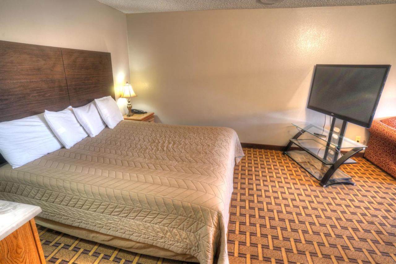 Motel Amerivu & - - Downtown