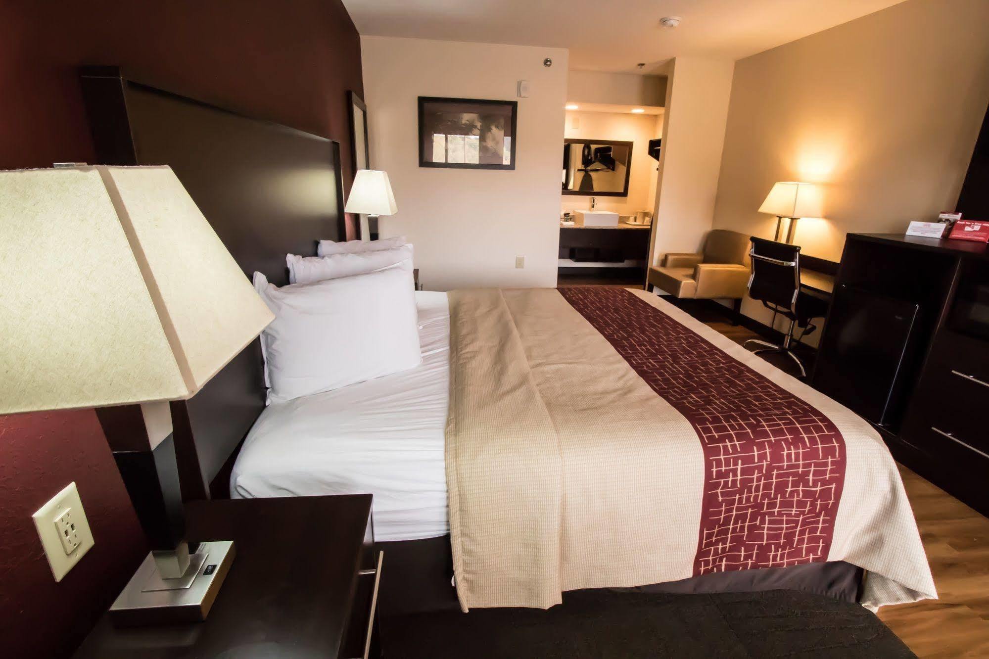 Motel Amerivu & - - Downtown