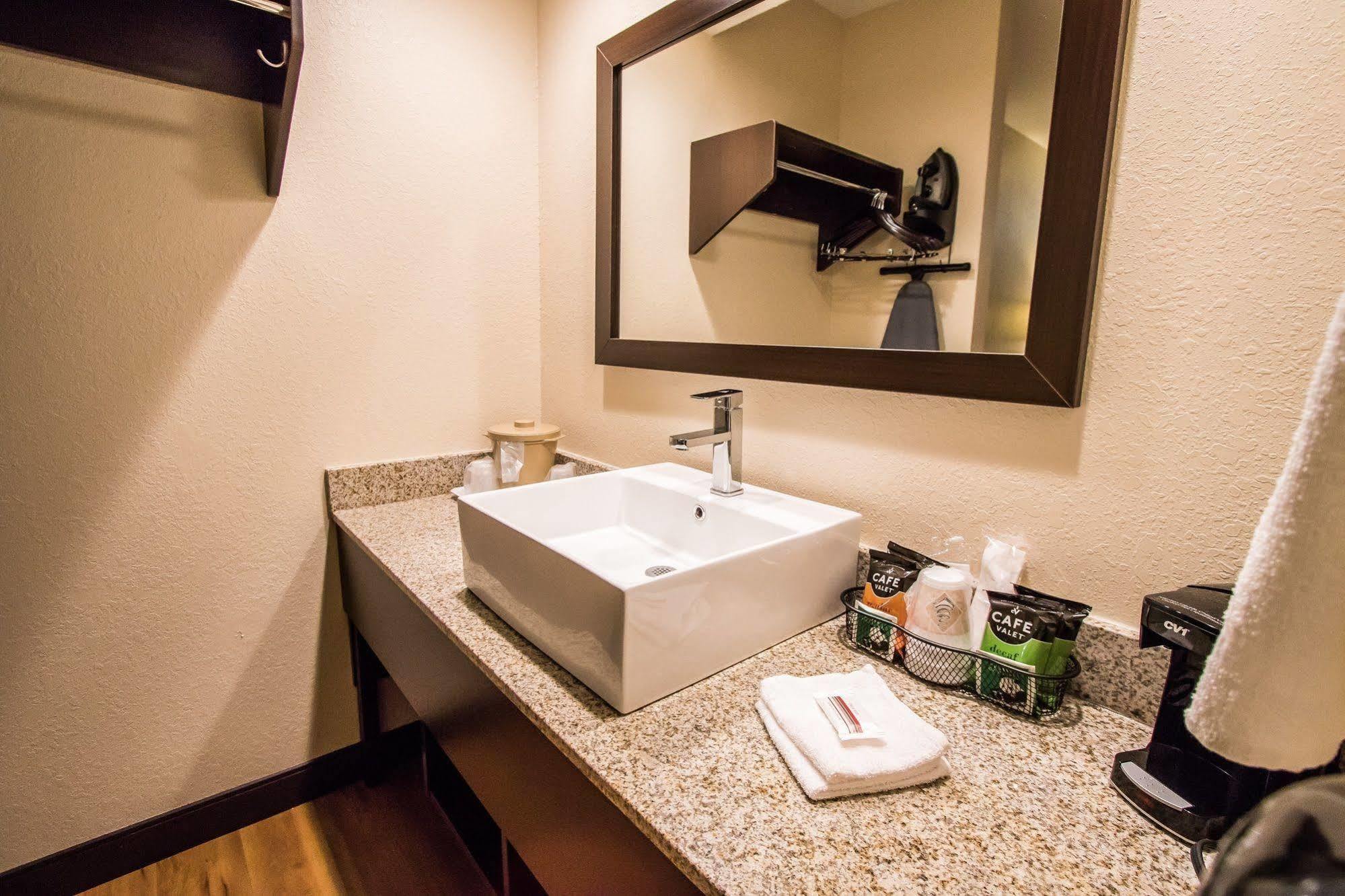 Amerivu & - - Downtown Motel 2*